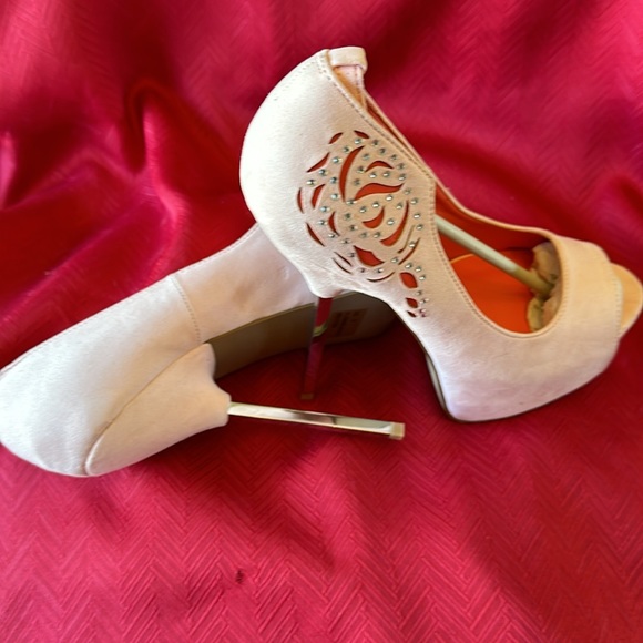 Qupid Pink 5.5” Platform Heel. Open Toe. Size 8 - Picture 3 of 4